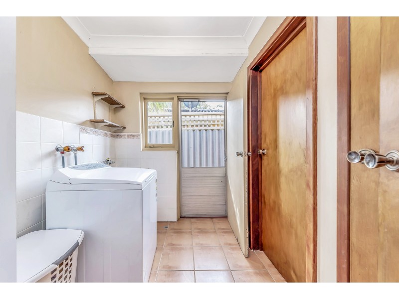 16 Arundel Drive, Halls Head WA 6210