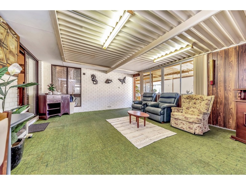 16 Arundel Drive, Halls Head WA 6210