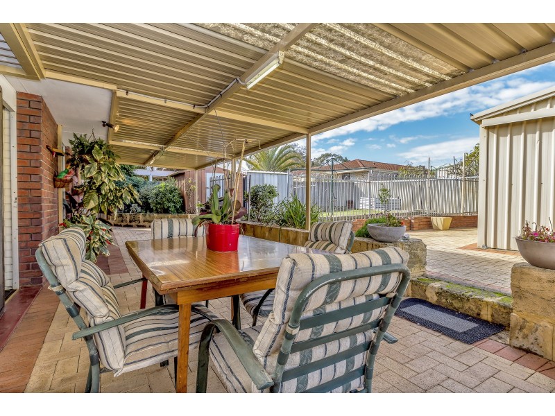 16 Arundel Drive, Halls Head WA 6210