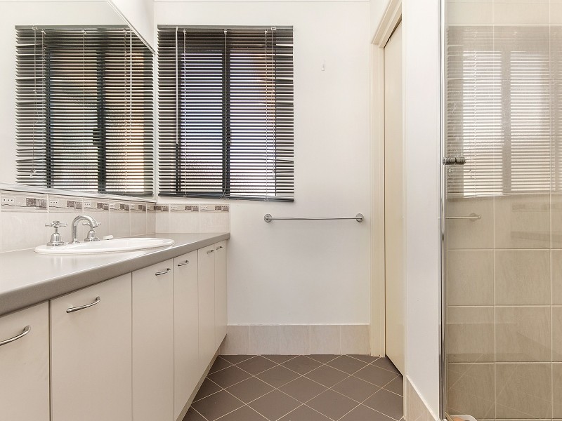 8 Tangier Parkway, Port Kennedy WA 6172