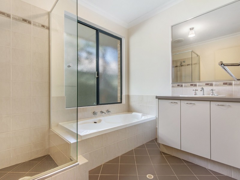8 Tangier Parkway, Port Kennedy WA 6172