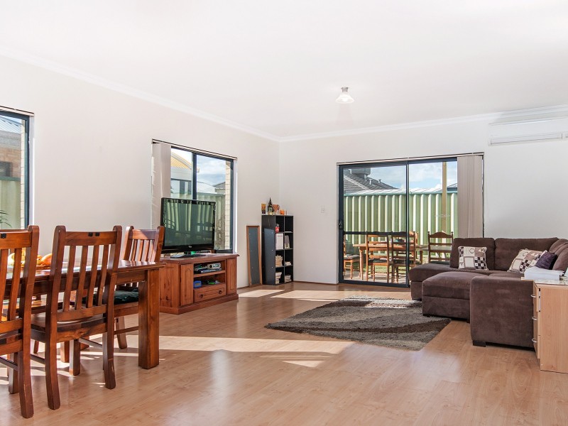8 Tangier Parkway, Port Kennedy WA 6172