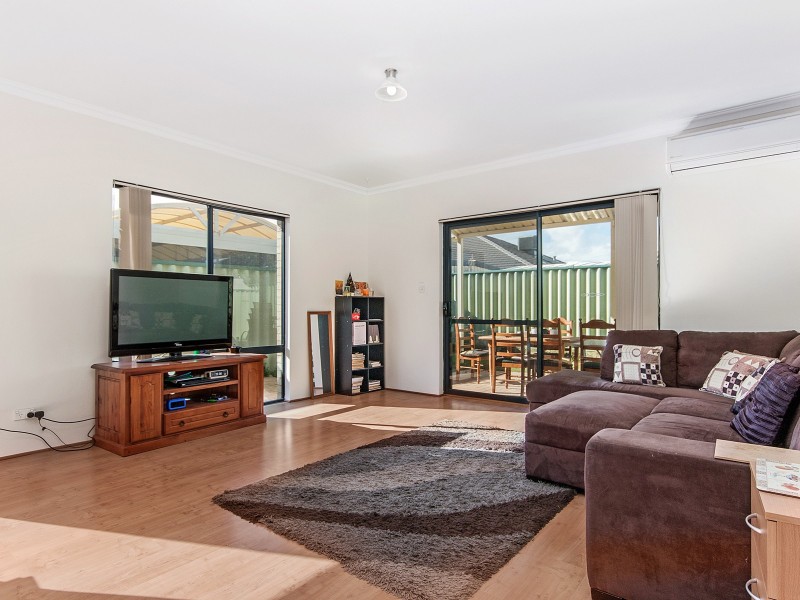 8 Tangier Parkway, Port Kennedy WA 6172
