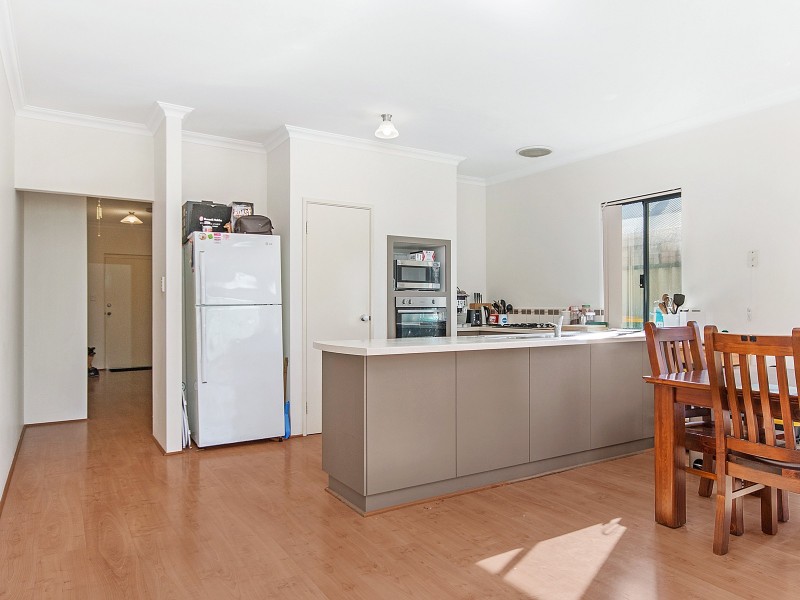 8 Tangier Parkway, Port Kennedy WA 6172