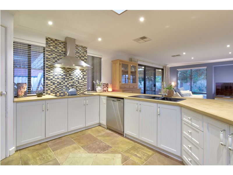 111 Balladong Loop, Carramar WA 6031