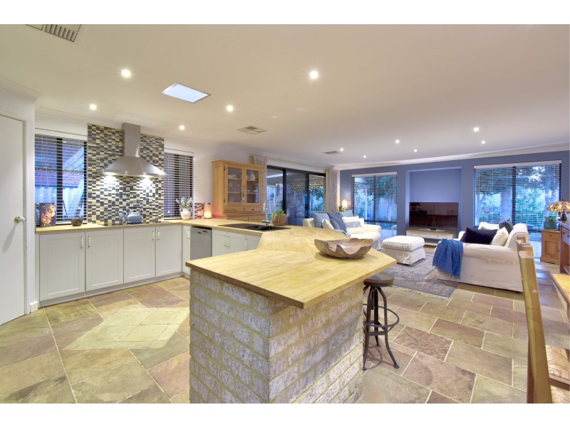 111 Balladong Loop, Carramar WA 6031