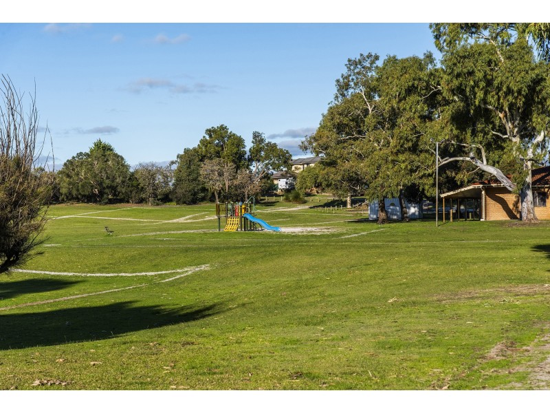 22 Gledhill Way, Leeming WA 6149