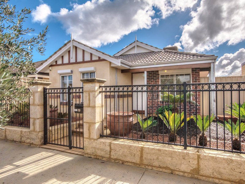 19 Antrim Way, Bertram WA 6167