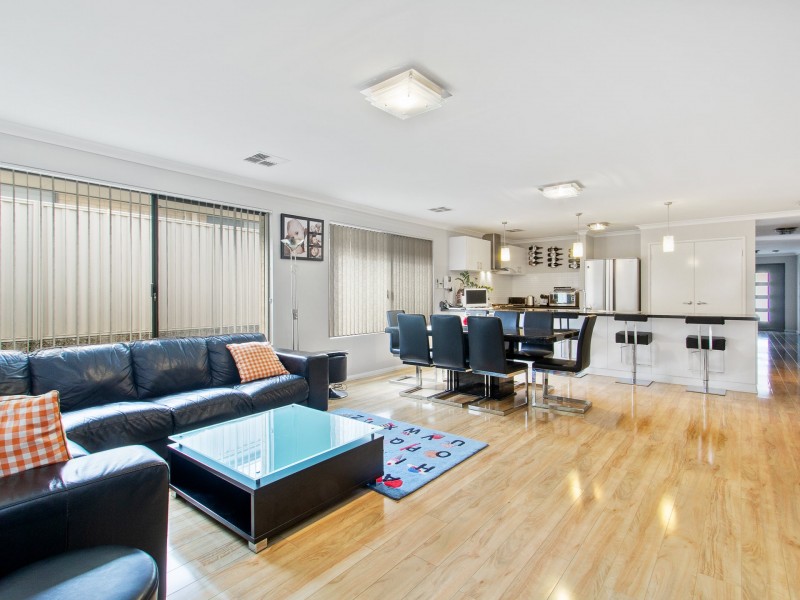 11 Fairvale Bend, Madeley WA 6065