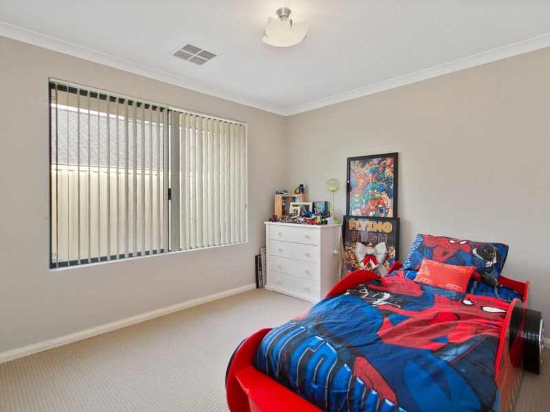 11 Fairvale Bend, Madeley WA 6065