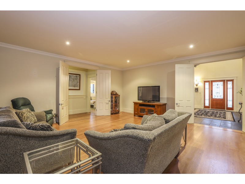 7 Graymont Close, Darch WA 6065