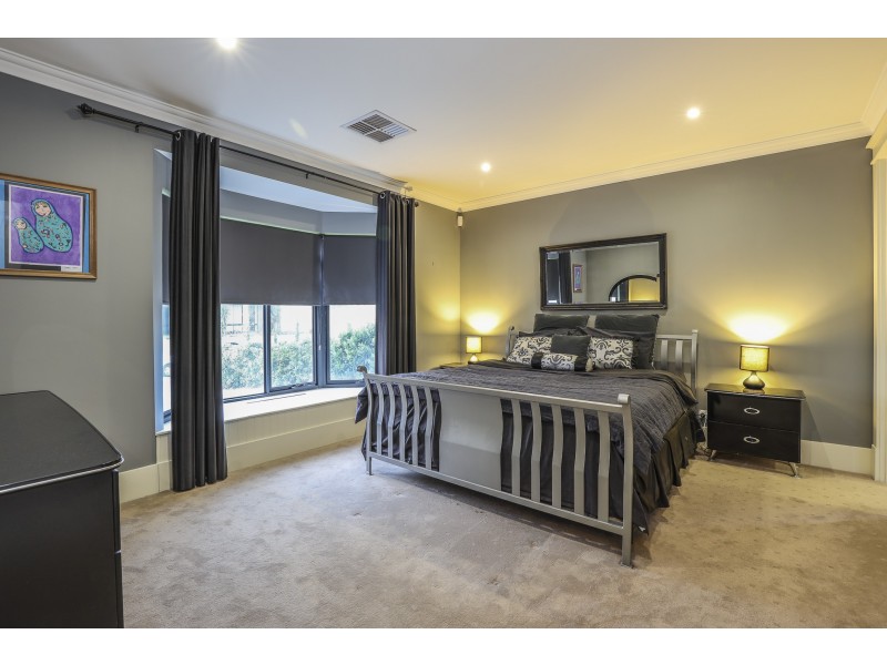 7 Graymont Close, Darch WA 6065