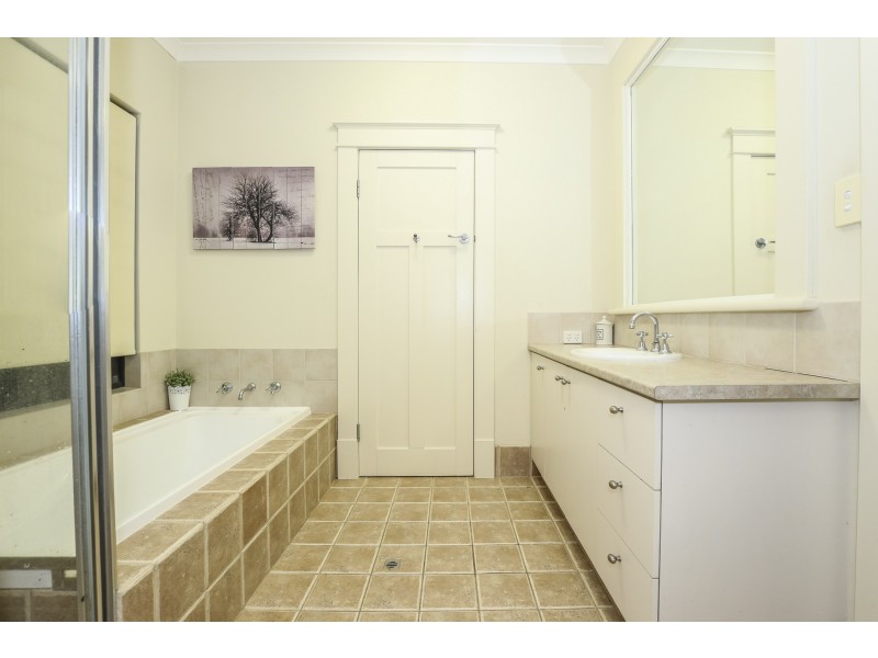 7 Graymont Close, Darch WA 6065