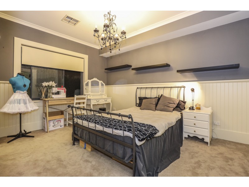 7 Graymont Close, Darch WA 6065