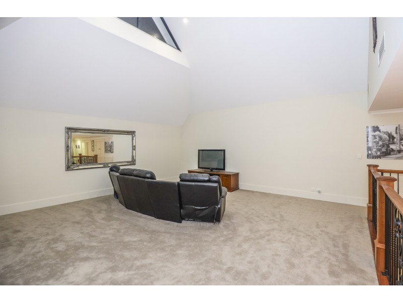 7 Graymont Close, Darch WA 6065