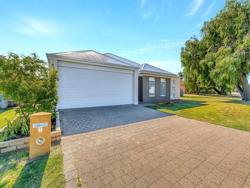 7 Genoa Place, Secret Harbour WA 6173