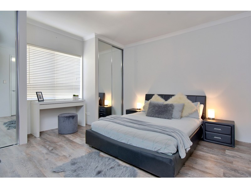 12 Dresden Street, Hocking WA 6065