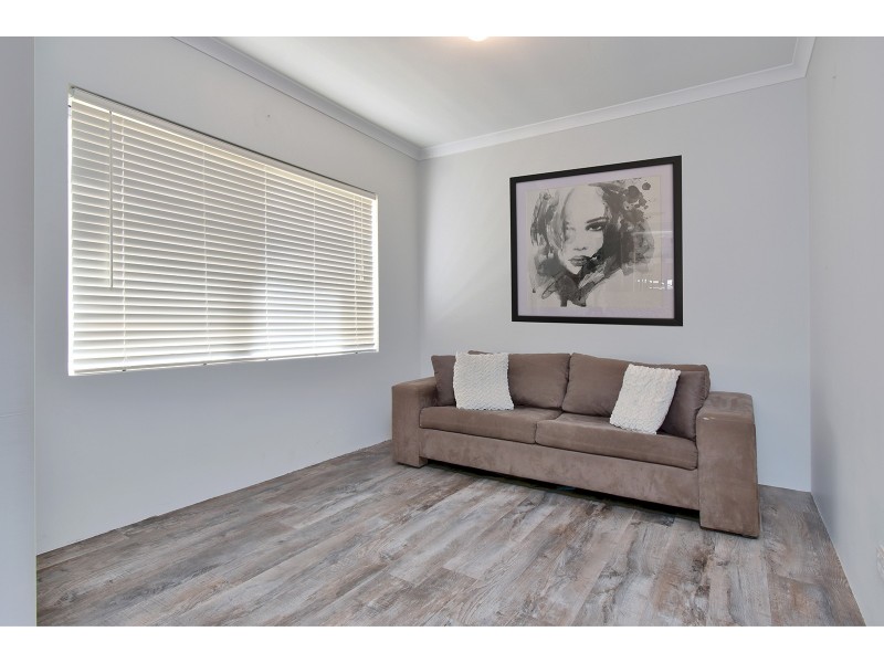 12 Dresden Street, Hocking WA 6065