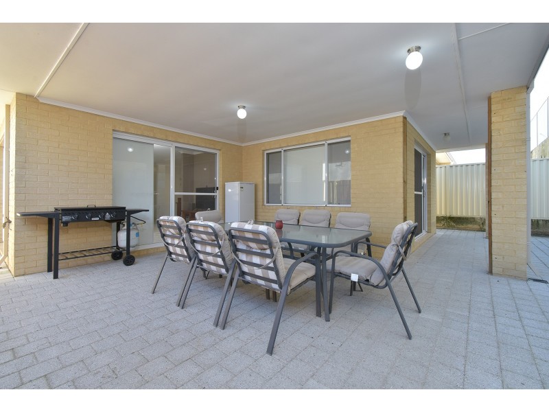 12 Dresden Street, Hocking WA 6065