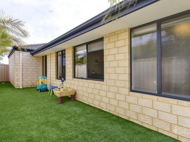 5 Zurich Fairway, Hocking WA 6065