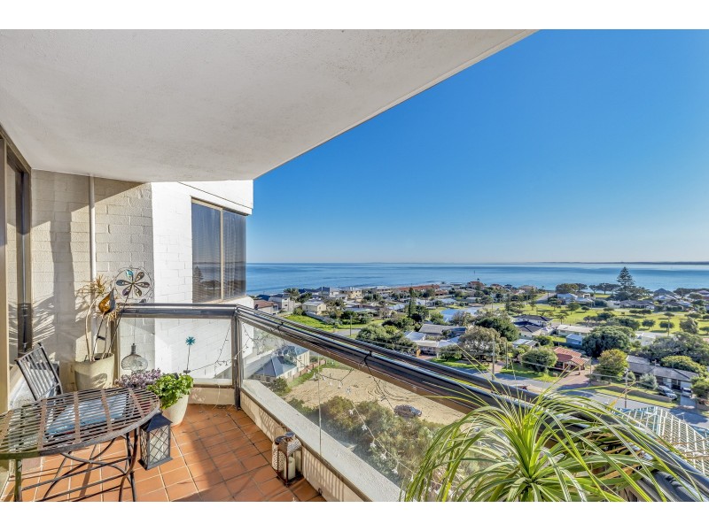 30/6A Valley Road, Halls Head WA 6210