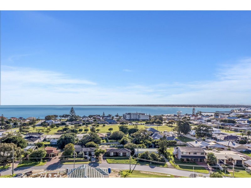 30/6A Valley Road, Halls Head WA 6210