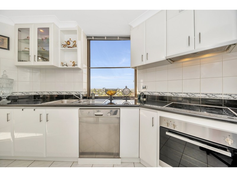 30/6A Valley Road, Halls Head WA 6210