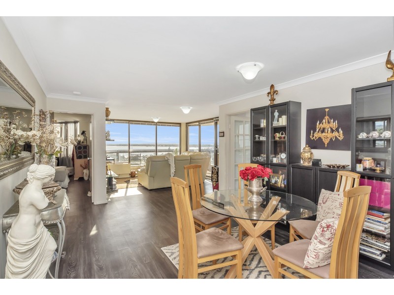 30/6A Valley Road, Halls Head WA 6210