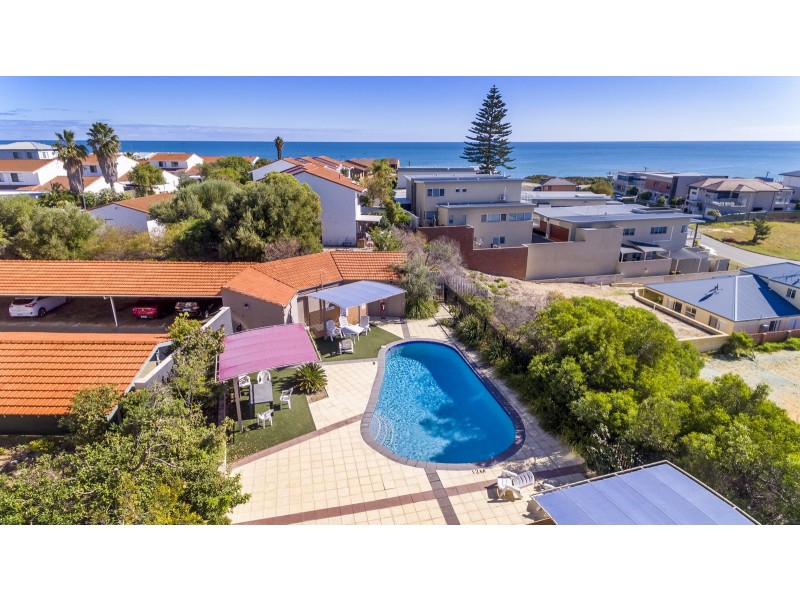 30/6A Valley Road, Halls Head WA 6210