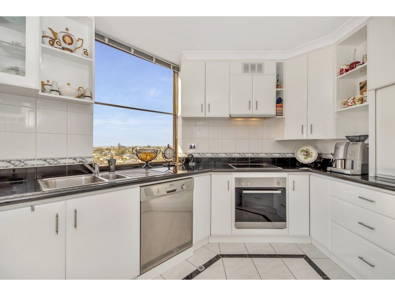 30/6A Valley Road, Halls Head WA 6210