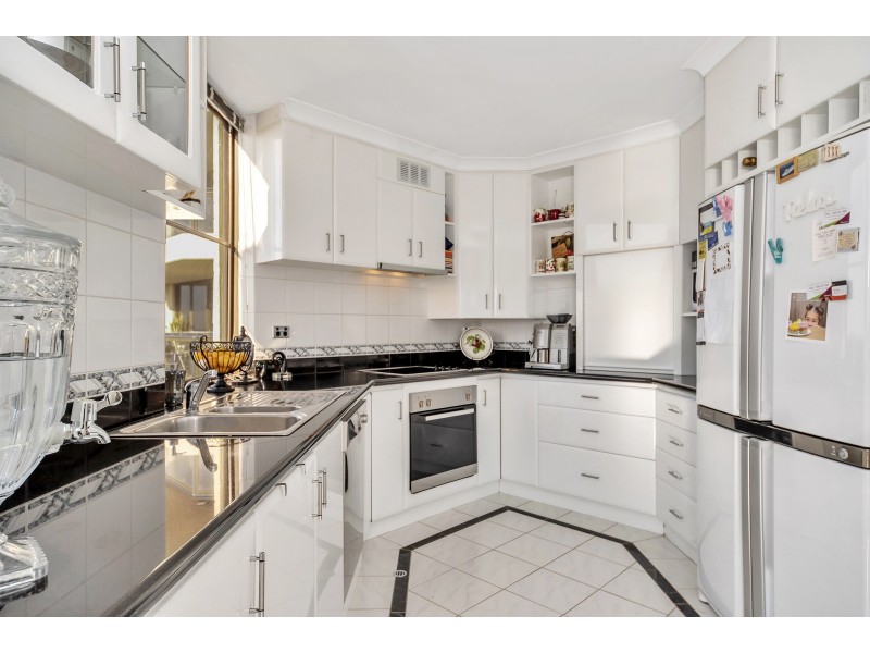 30/6A Valley Road, Halls Head WA 6210