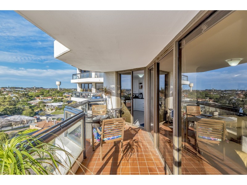 30/6A Valley Road, Halls Head WA 6210