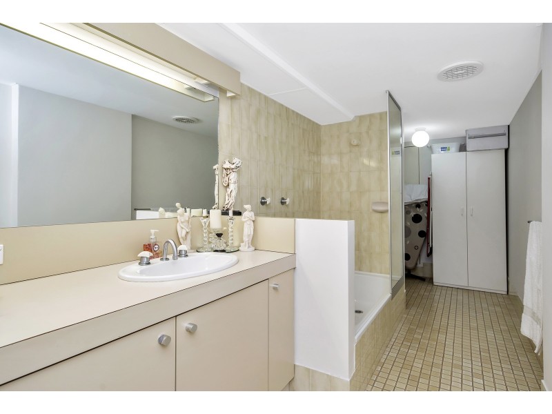 30/6A Valley Road, Halls Head WA 6210