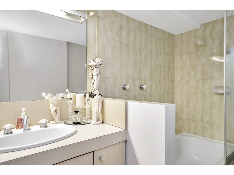 30/6A Valley Road, Halls Head WA 6210