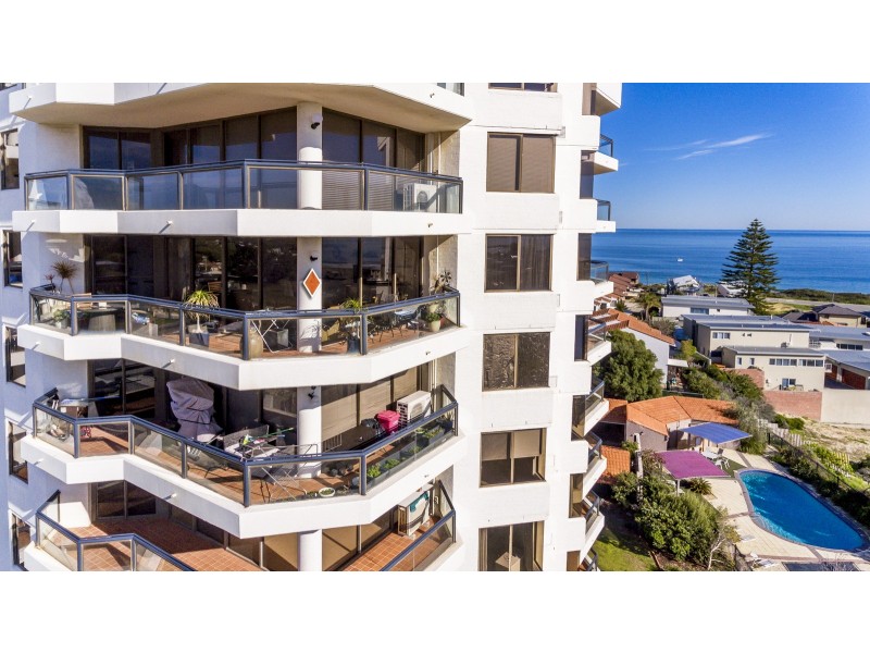 30/6A Valley Road, Halls Head WA 6210