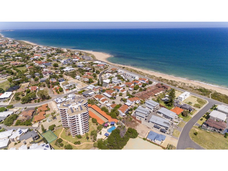 30/6A Valley Road, Halls Head WA 6210