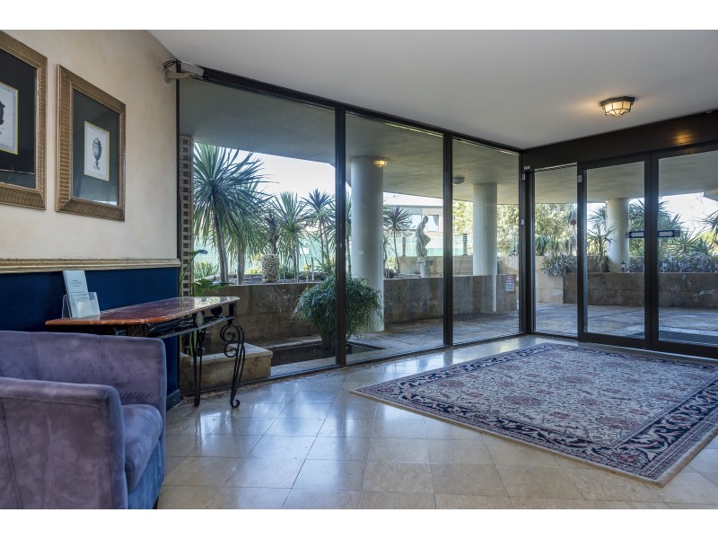 30/6A Valley Road, Halls Head WA 6210