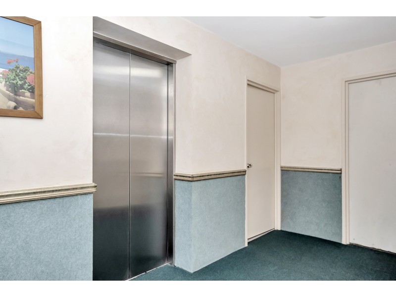 30/6A Valley Road, Halls Head WA 6210