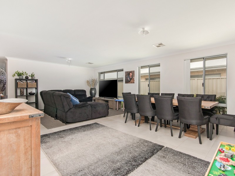 22 Gilroyd Way, Golden Bay WA 6174