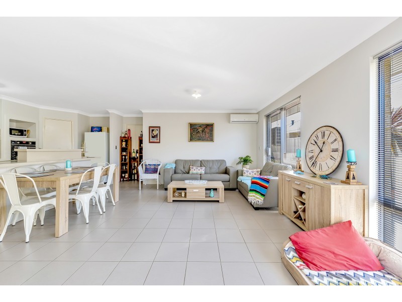 12 Sunderland Way, Waikiki WA 6169