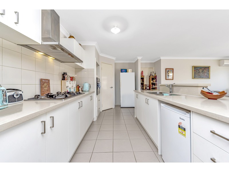 12 Sunderland Way, Waikiki WA 6169
