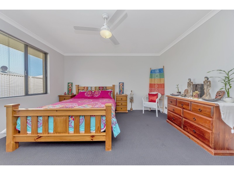 12 Sunderland Way, Waikiki WA 6169