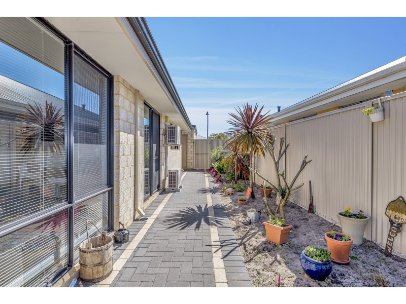 12 Sunderland Way, Waikiki WA 6169