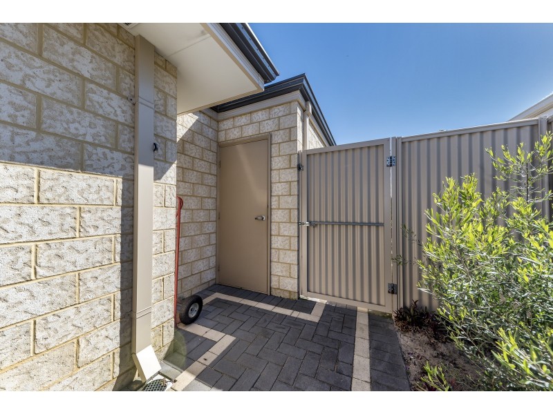 12 Sunderland Way, Waikiki WA 6169