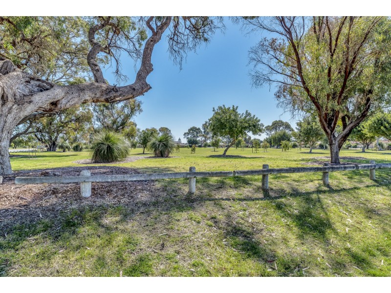 12 Sunderland Way, Waikiki WA 6169