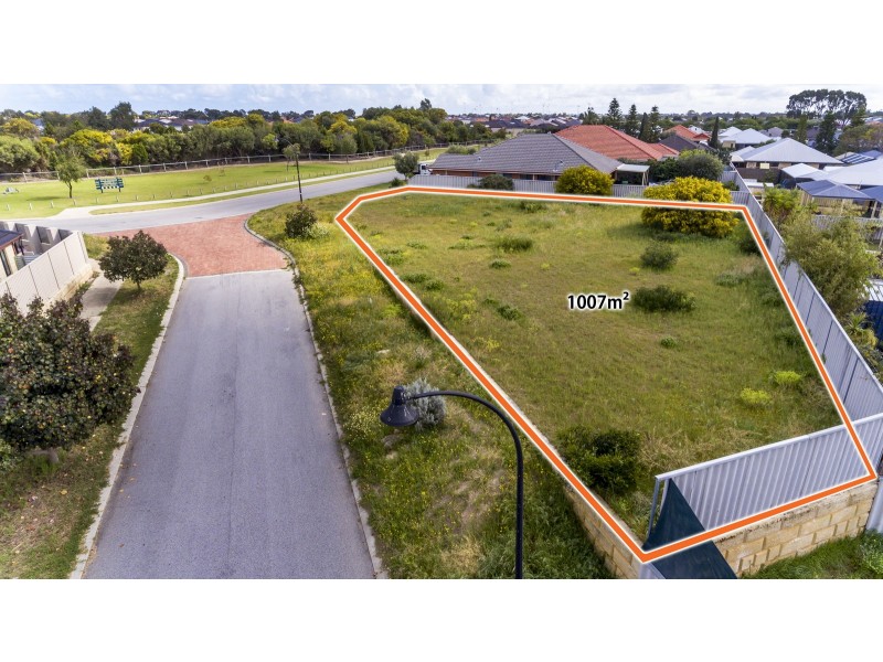 8 Angourie Street, Secret Harbour WA 6173