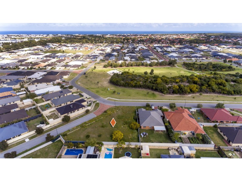 8 Angourie Street, Secret Harbour WA 6173