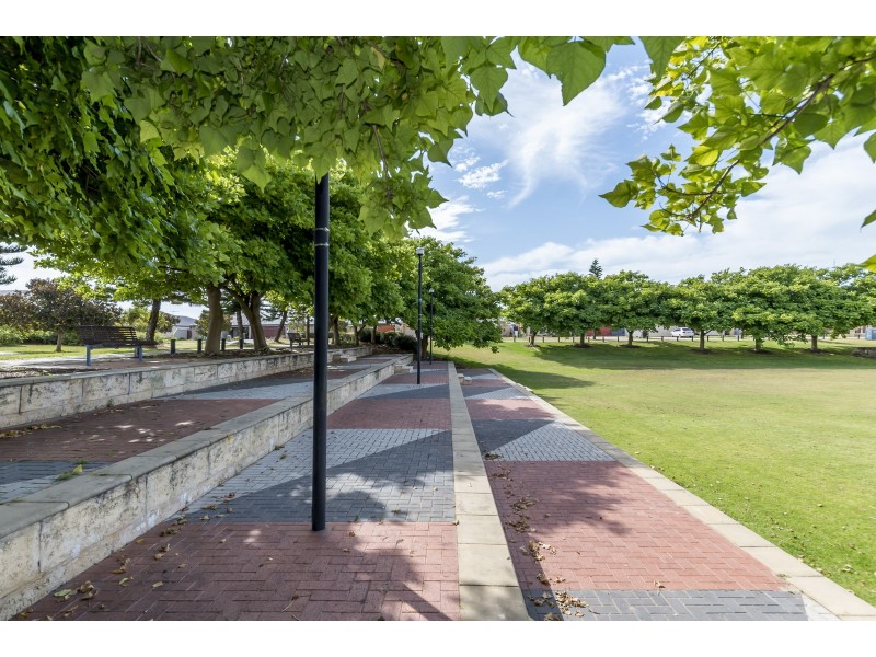 8 Angourie Street, Secret Harbour WA 6173