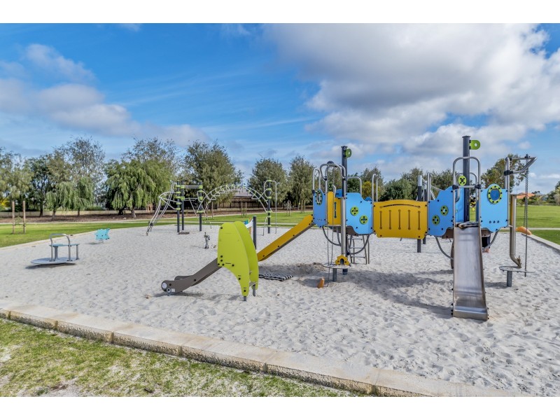 8 Angourie Street, Secret Harbour WA 6173