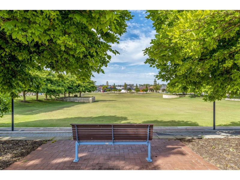 8 Angourie Street, Secret Harbour WA 6173